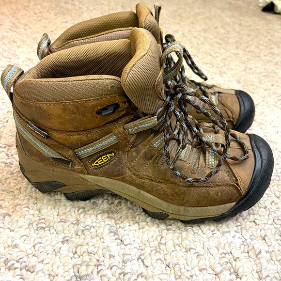 KEEN Women's Targhee 2 Mid Height Waterproof Hiking Boots size 8 - Picture 7 of 10
